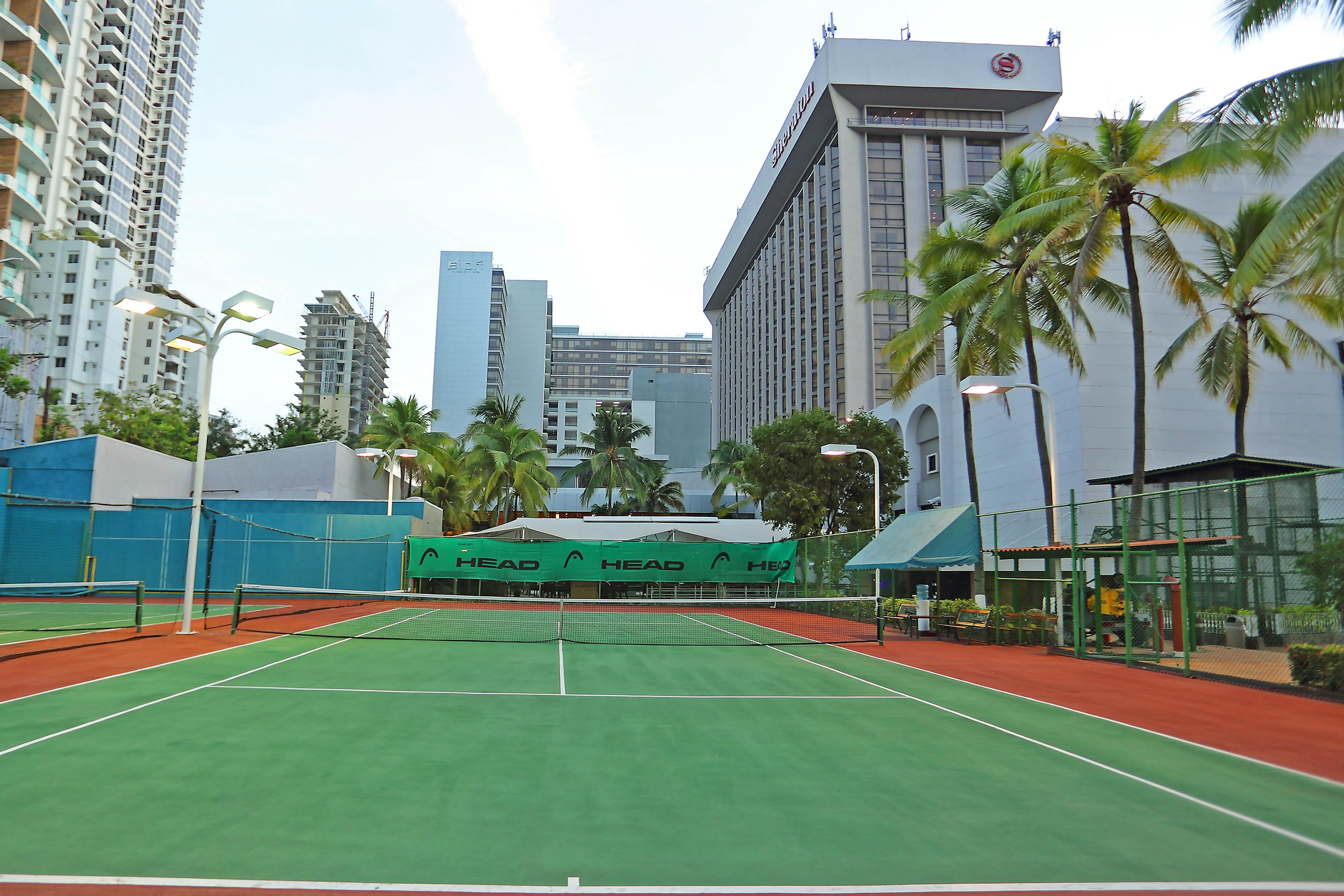 쉐라톤 그랜드 파나마 호텔 파나마시티 외부 사진 Tennis courts at the hotel