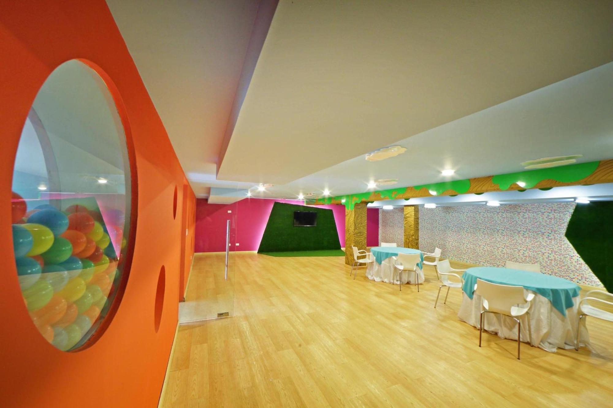 쉐라톤 그랜드 파나마 호텔 파나마시티 외부 사진 The interior of the Children's Museum of Oak Park