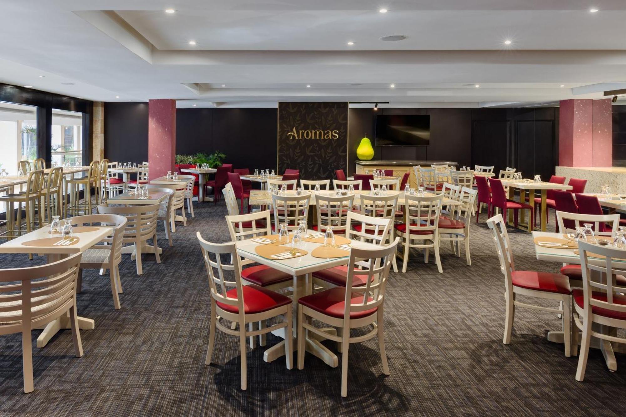쉐라톤 그랜드 파나마 호텔 파나마시티 외부 사진 A restaurant in the airport