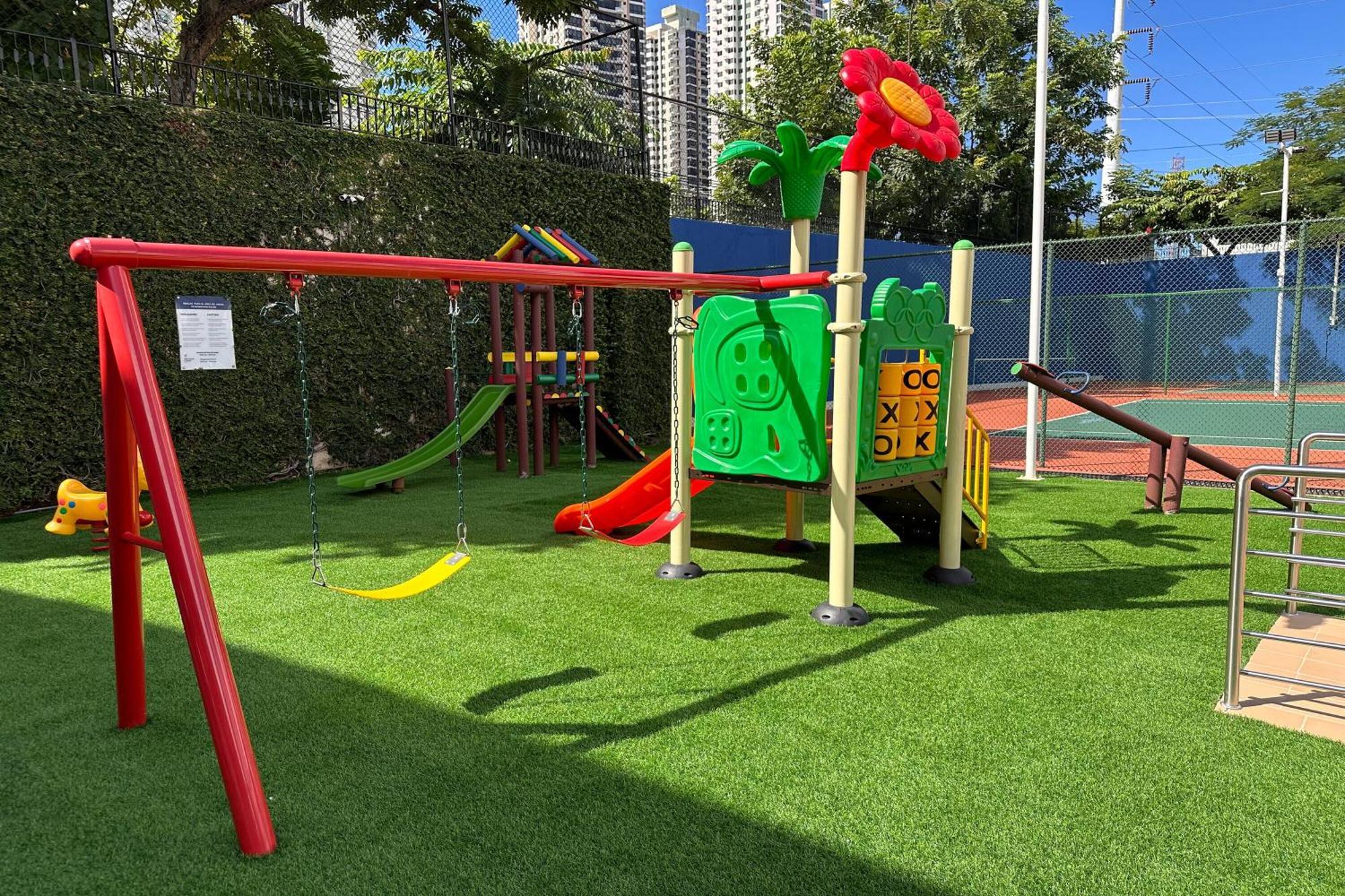 쉐라톤 그랜드 파나마 호텔 파나마시티 외부 사진 Playground at the school